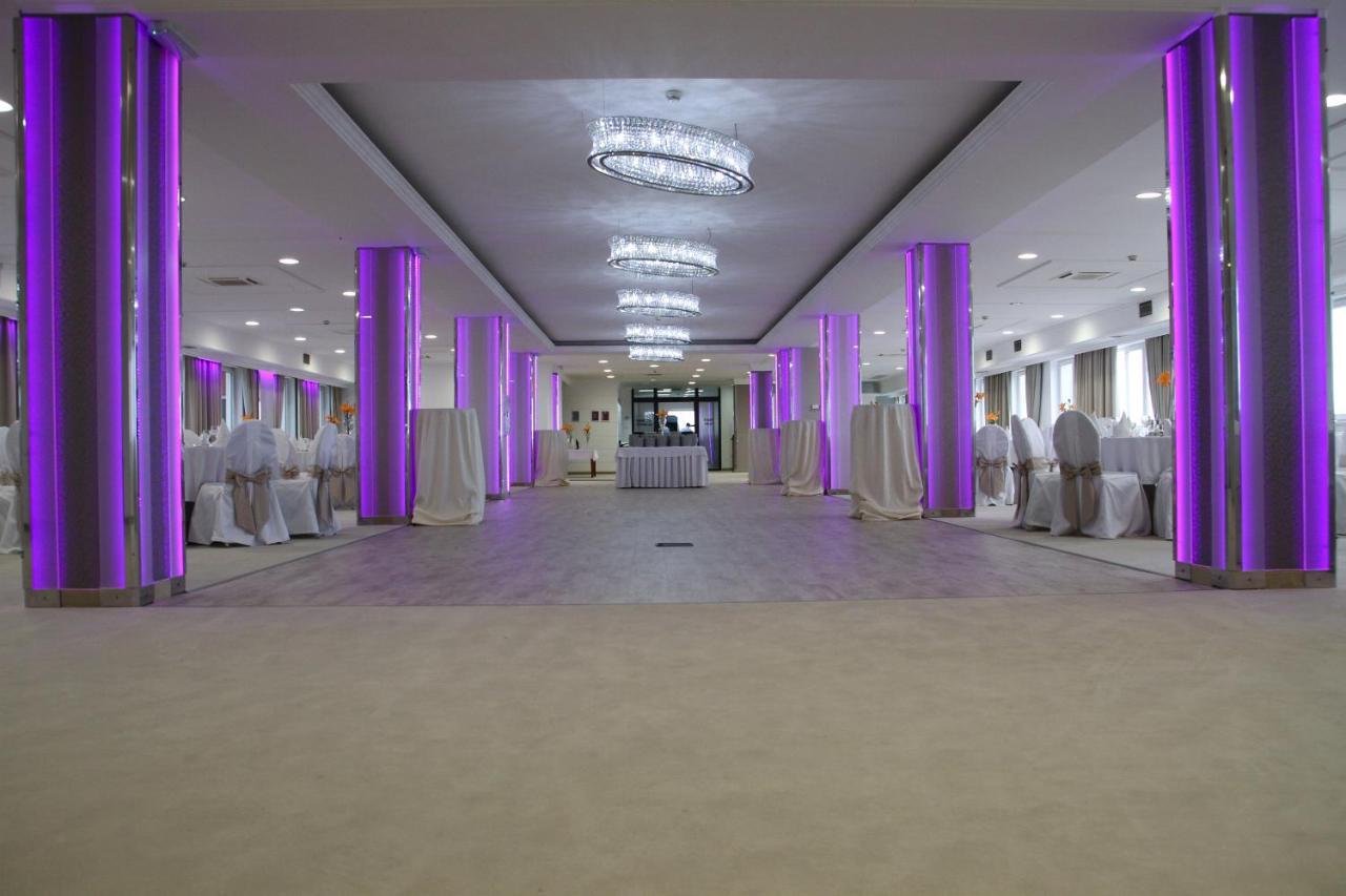Hotel Galleria Subotica Esterno foto